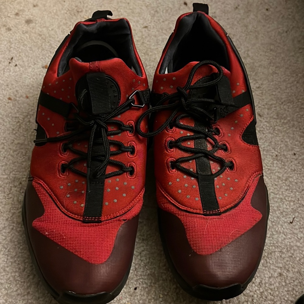 Nike Air Huaraches Utility Red And Black.